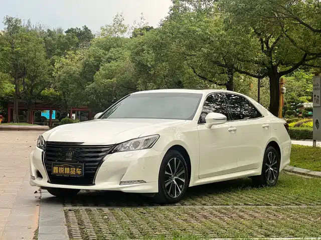 Toyota Crown Crown 2018 2.0t Fashion Edition — фото