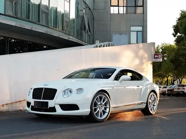 Bentley Continental Continental 2015 4.0t Gt V8 S Standard Edition — фото