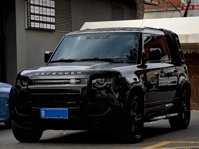 Land Rover Land Rover Defender Land Rover Defender 2023 110 3.0t P400 Dark Special Edition — фото