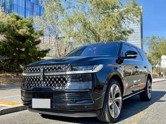 Lincoln Pilot Navigator 2025 3.5t Presidential Edition — фото