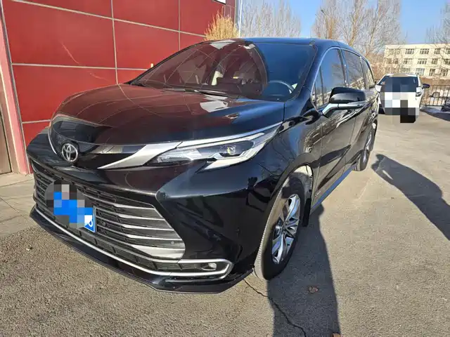 Toyota Sienna Sienna 2024 2.5l Hybrid Four-Wheel Drive Premium Version — фото