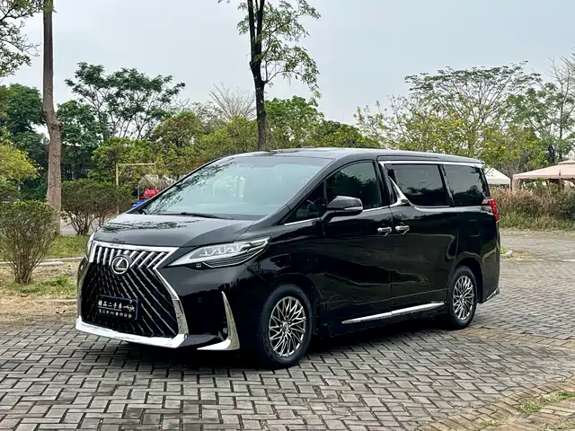 Toyota Elfa Alfa 2018 3.5l Deluxe Edition — фото