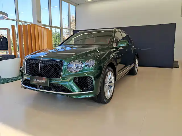 Bentley Bentayga Bentayga 2024 4.0t V8 Long Wheelbase Version — фото