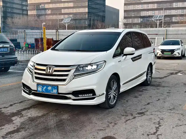 Honda Alison Alison 2019 2.0l Hybrid Deluxe Edition — фото
