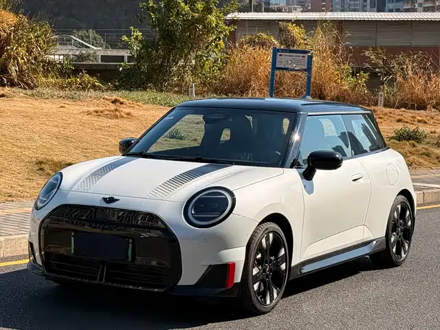 Mini ELECTRIC MINI JCW Electric Mini Jcw 2025 John Cooper Works — фото