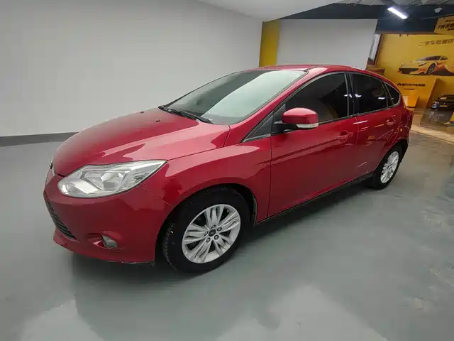 Ford Fox Focus 2012 Hatchback 1.6l Manual Comfort Type — фото