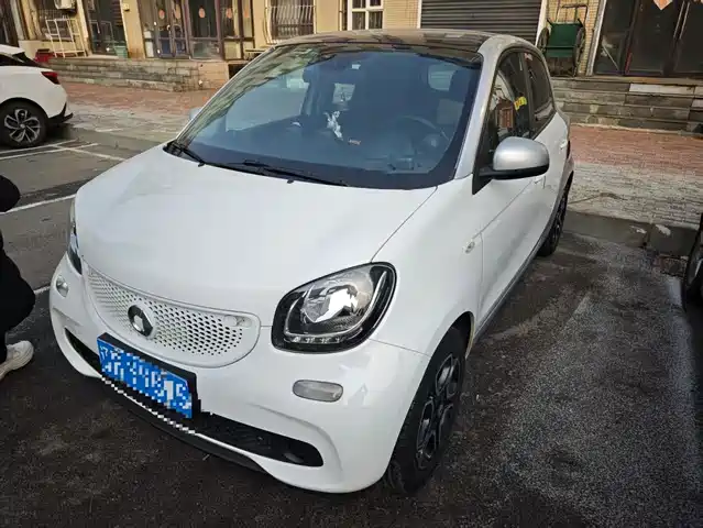 Smart Smartforfour Smart Forfour 2016 0.9t 66kw Pioneer Edition — фото