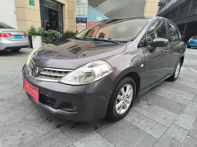 Nissan Tiida — фото