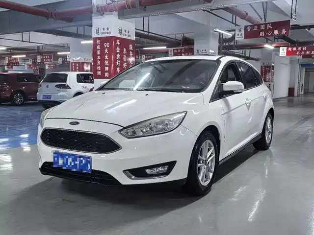Ford Fox Focus 2015 Hatchback 1.6l Automatic Fashion Model — фото