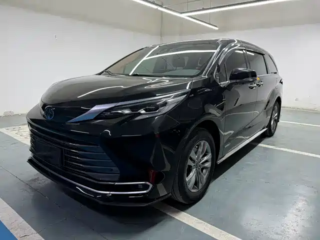 Toyota Sienna Sienna 2024 2.5l Hybrid Deluxe Edition — фото