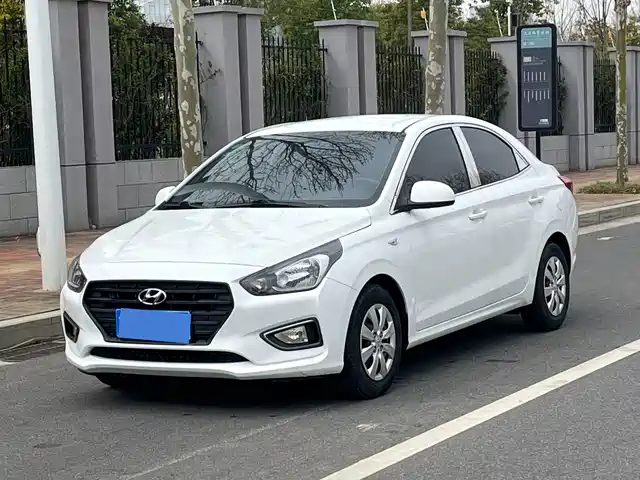 Hyundai Reina Rena 2020 1.4l Manual Gl Refreshed Version — фото