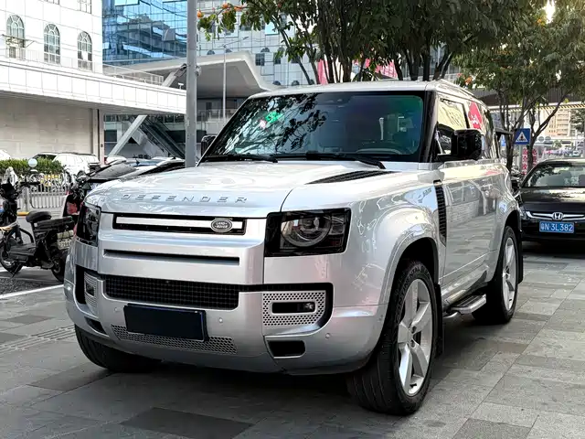 Land Rover Land Rover Defender Defender/3.0t/22 Models/90 P400 Xs — фото
