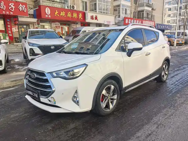 Jiangxi Automobile Group Ruifeng S3 Refine S3 2017 1.6l Cvt Luxury Smart Model — фото