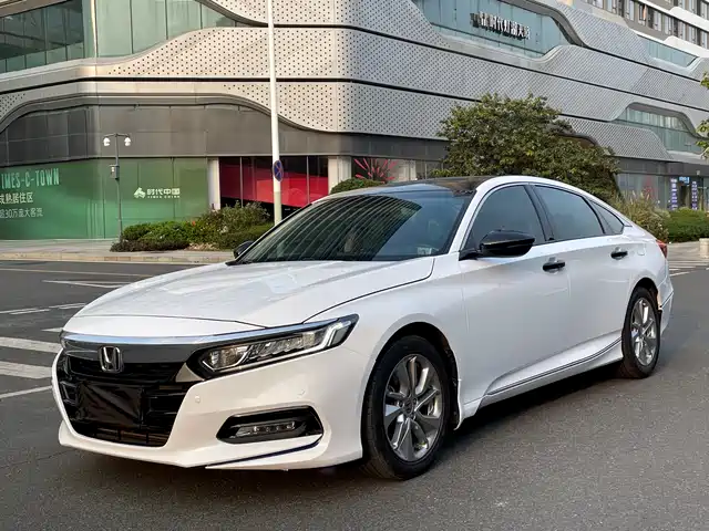Honda Accord Accord 2018 260turbo Elite Edition National V — фото