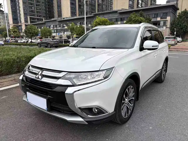 Mitsubishi Outlander Outlander 2018 2.0l 2wd Honor Edition 5 Seats — фото