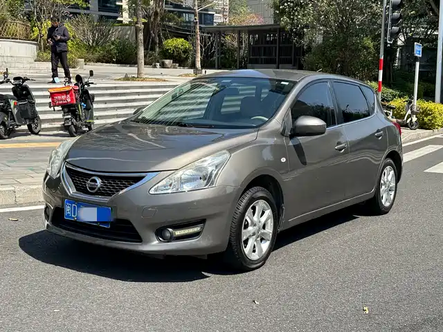Nissan Tiida Tiida 2011 1.6l Cvt Comfort Model — фото