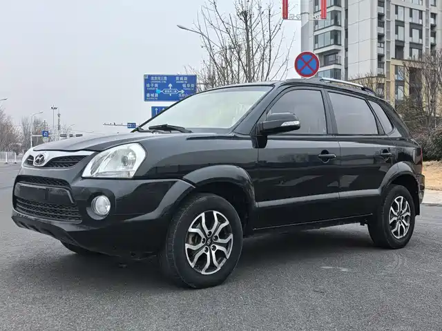 Hyundai Tucson Tucson 2013 2.0l Manual Two-Wheel Drive Stylish Model — фото