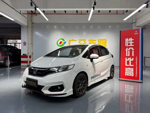 Honda Fit Fit 2018 1.5l Cvt Fashion Edition — фото