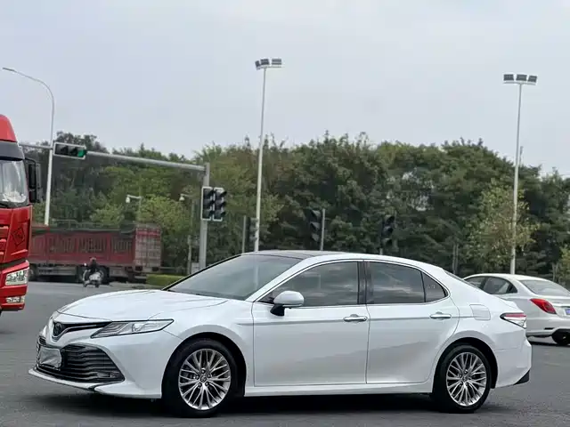 Toyota Camry Camry 2018 2.5g Deluxe Edition — фото