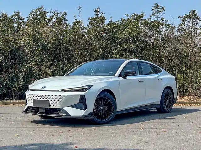 Chang'An Changan Uni-V Changan Uni-V 2024 1.5t Noble Sports Model — фото