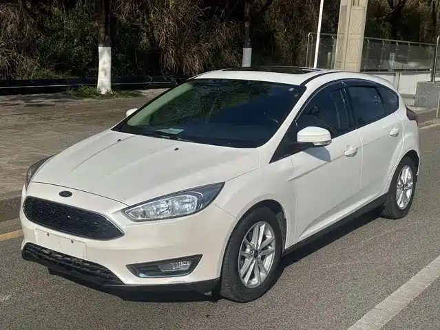 Ford Fox Focus 2015 Hatchback 1.6l Automatic Fashion Model — фото