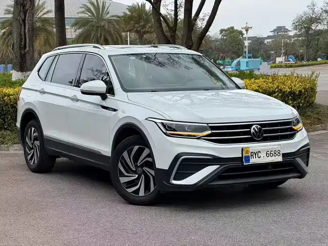 Volkswagen Tiguan L Tiguan L 2023 330tsi Automatic Two-Wheel Drive Smart Version — фото