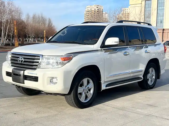 Toyota Land Cruiser (Imported) Land Cruiser (Imported) 2015 4.0l V6 Middle East Limited Edition — фото