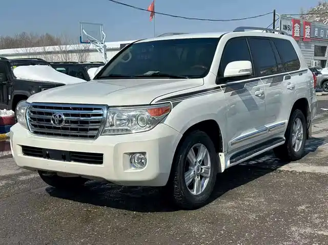 Toyota Land Cruiser (Imported) Land Cruiser Imported 2015 4.0l V6 Middle East Low-End Version — фото