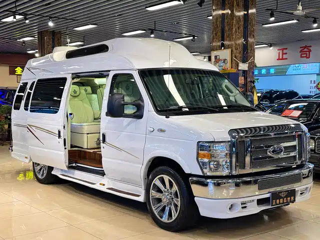 Ford Ford E350 Ford E350 2011 5.4l Platinum Limited Edition — фото