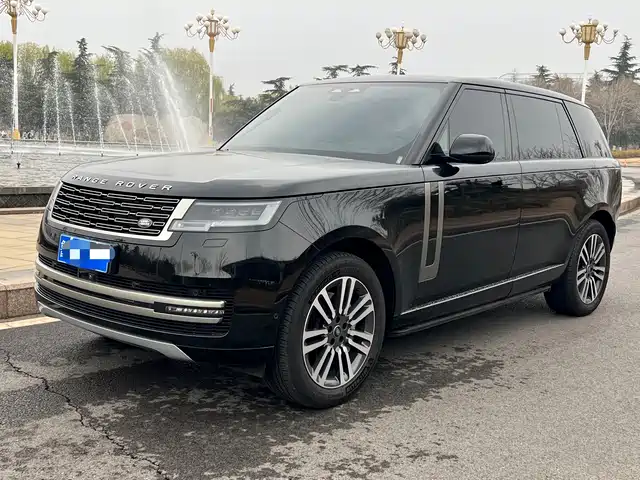 Land Rover Range Rover Range Rover 2025 3.0 L6 400ps Extended Edition — фото