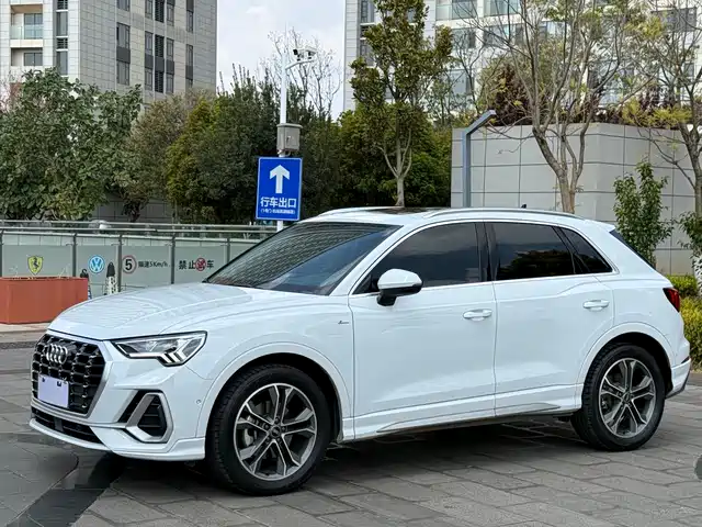 Audi Audi Q3 Audi Q3 2022 40 Tfsi Fashionable And Dynamic — фото