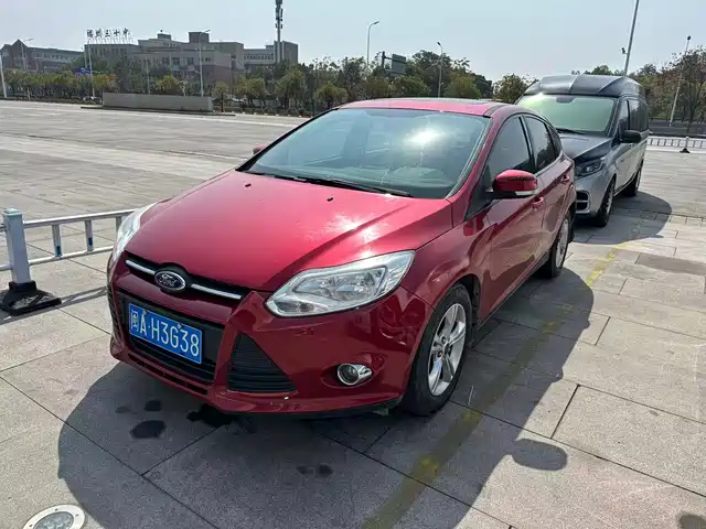Ford Fox Focus 2012 Hatchback 1.6l Automatic Fashion Model — фото