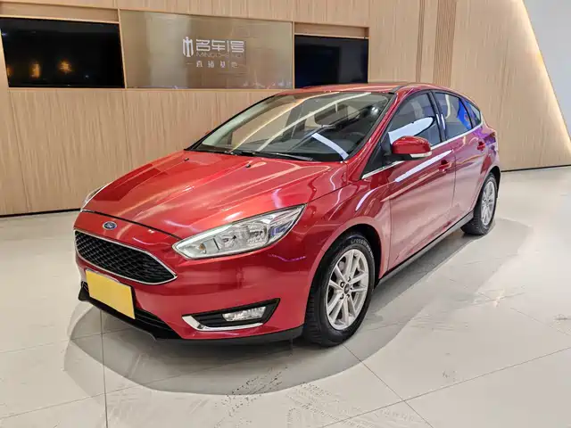 Ford Fox Focus 2018 Hatchback Classic Ecoboost 180 Automatic Elite — фото