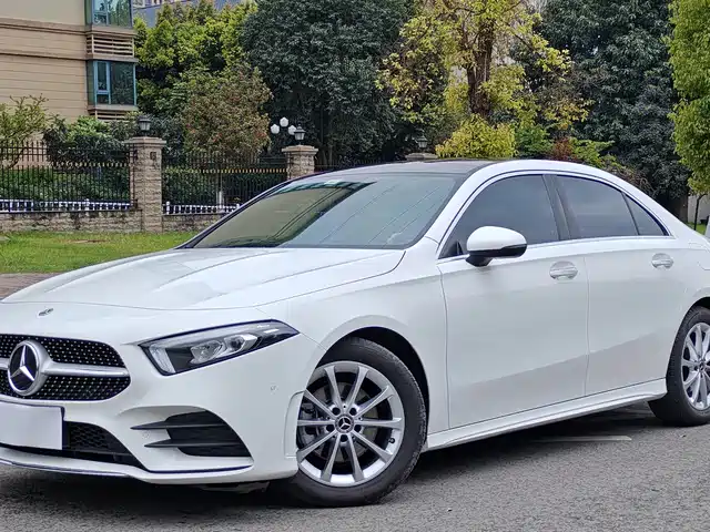 Mercedes-Benz Mercedes Benz A Class Mercedes-Benz A-Class 2021 A 200 L Sports Sedan Fashionable — фото