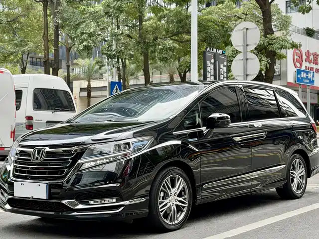 Honda Alison Alison 2019 2.0l Hybrid Deluxe Edition — фото