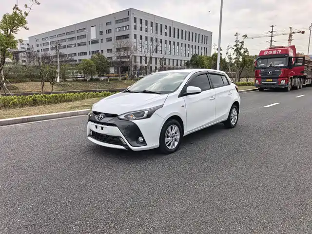 Toyota Yaris L To Dazzle — фото
