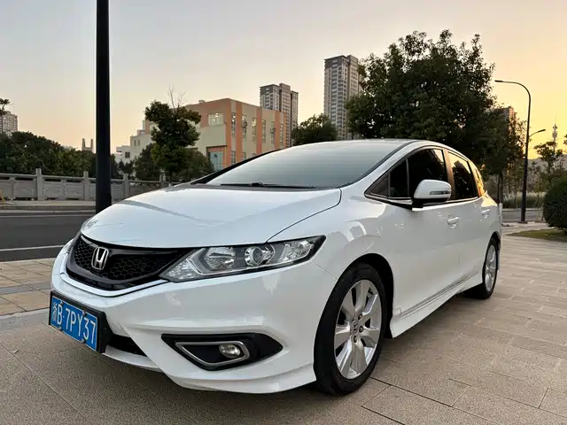 Honda Jed Jade 2013 1.8l Automatic Comfort Version 5 Seats — фото