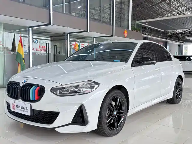 Bmw Bmw 1 Series Bmw 1 Series 2022 120i M Sports Night Edition — фото