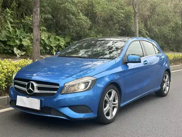 Mercedes-Benz Mercedes-Benz A-Class (Imported) Mercedes-Benz A-Class Imported 2013 A 200 Urban Model — фото