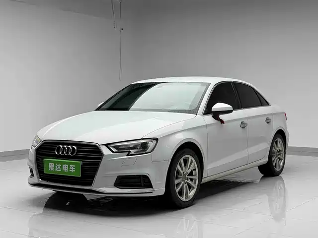 Audi Audi A3 Audi A3 2018 30th Anniversary Limousine 35 Tfsi Enterprising — фото