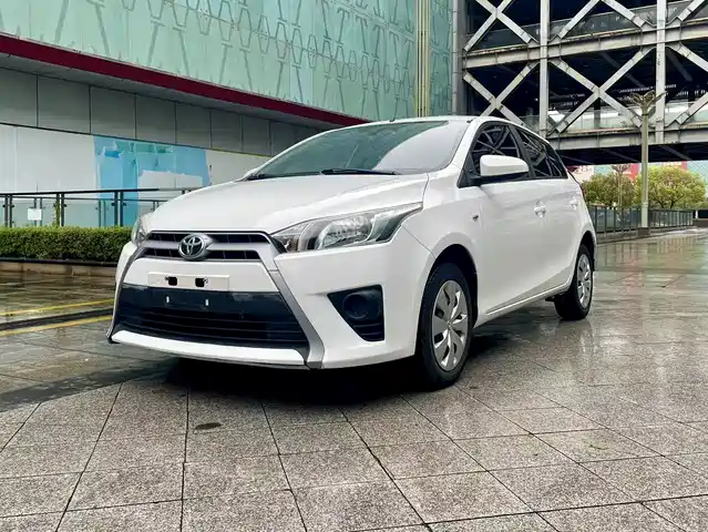 Toyota Yaris L To Dazzle Yaris L 2015 1.5e Automatic Charm Version — фото