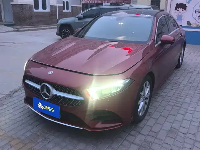 Mercedes-Benz Mercedes Benz A Class Mercedes-Benz A-Class 2019 Facelift A 200 L Sports Sedan — фото