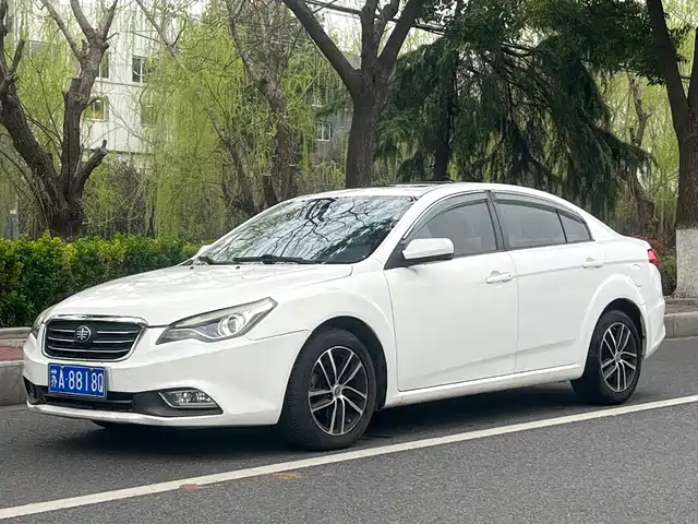 Galloping Pentium B50 Pentium B50 2013 1.6l Automatic Luxury Model — фото