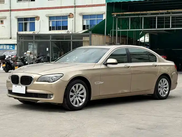 Bmw Bmw 7 Series Bmw 7 Series 2009 740li Luxury Model — фото