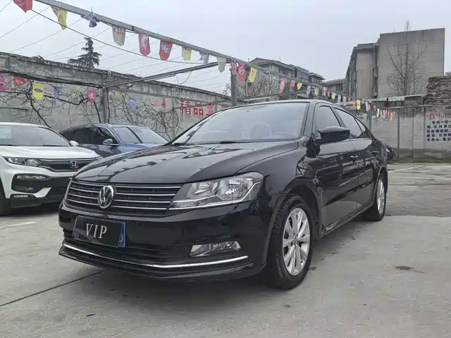 Volkswagen Lavida Lavida 2015 1.6l Automatic Comfort Version — фото