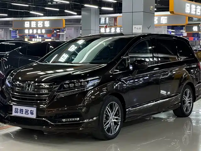 Honda Alison Alison 2019 2.0l Hybrid Deluxe Edition — фото