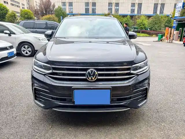Volkswagen Tiguan L Tiguan L 2023 330tsi Automatic Two-Wheel Drive R-Line Version — фото