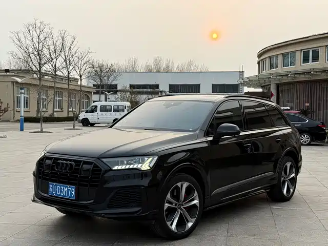 Audi Audi Q7 Audi Q7 2021 55 Tfsi Quattro S Line Premium Model — фото