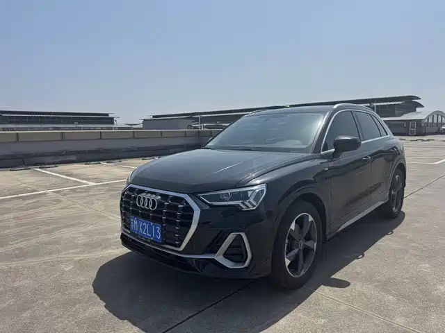Audi Audi Q3 Audi Q3 2021 35 Tfsi Fashionable And Dynamic — фото