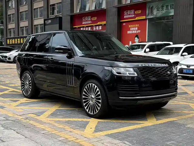 Land Rover Range Rover Range Rover 2018 3.0 Sc V6 Vogue Edition — фото